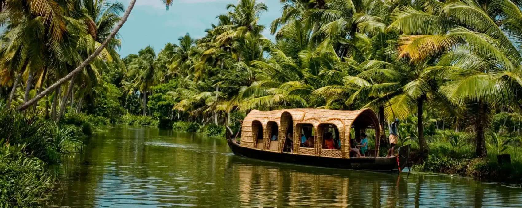 Munnar - Alleppey (4-5 Hrs drive)