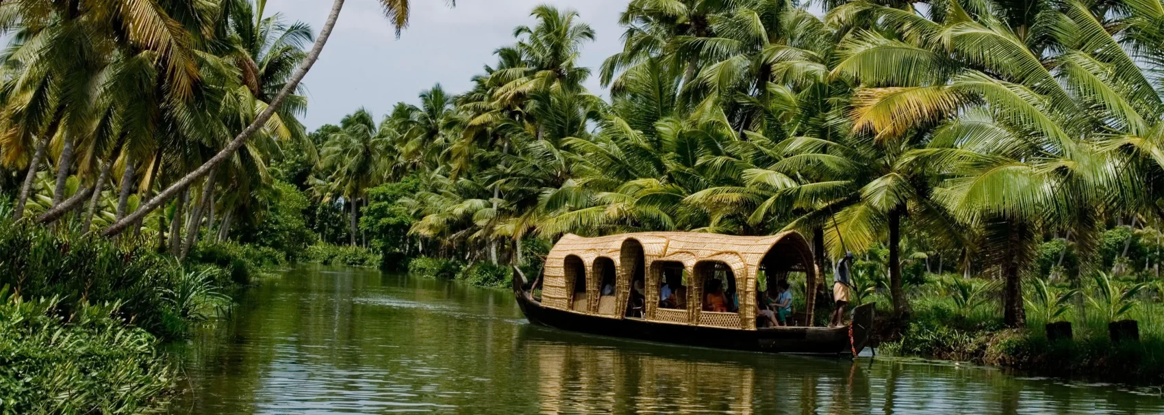 Munnar - Alleppey (4-5 Hrs drive)