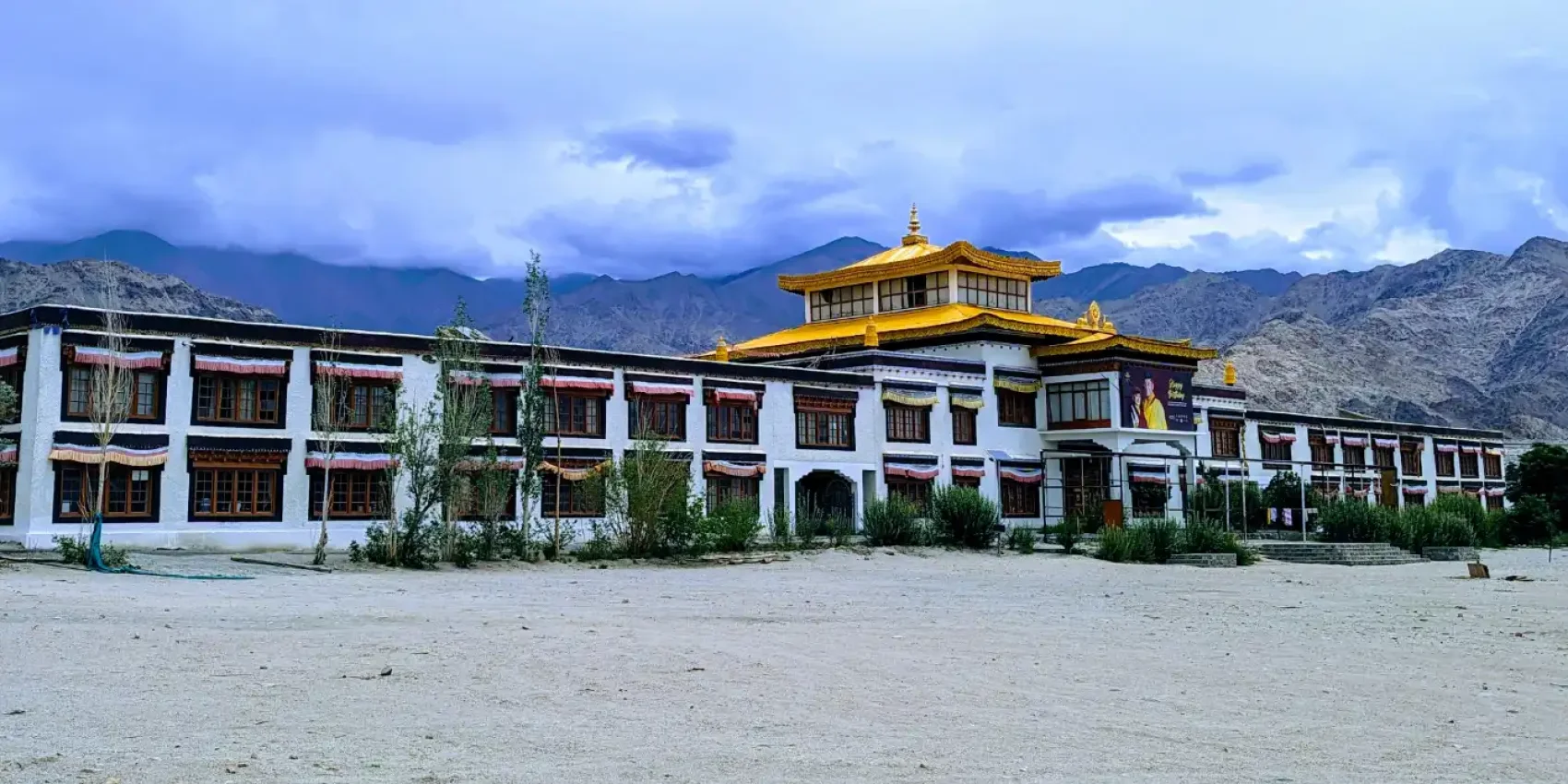 Pangong to Leh Via Changla (140 Kms / 6 Hrs)