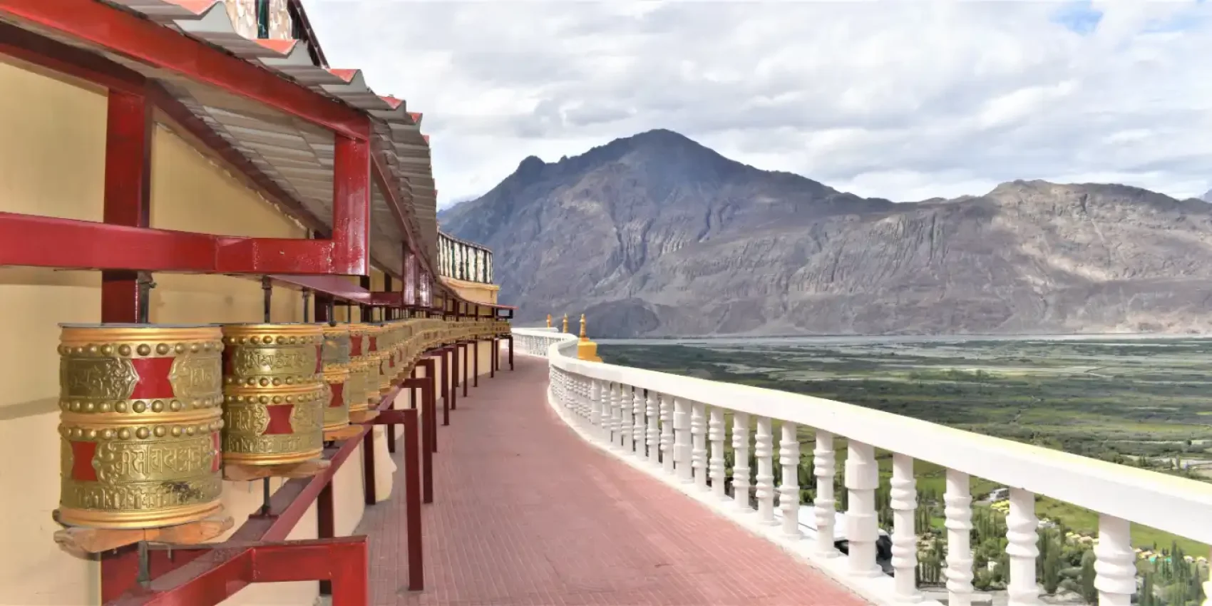 Pangong to Leh Via Changla (140 Kms / 6 Hrs)