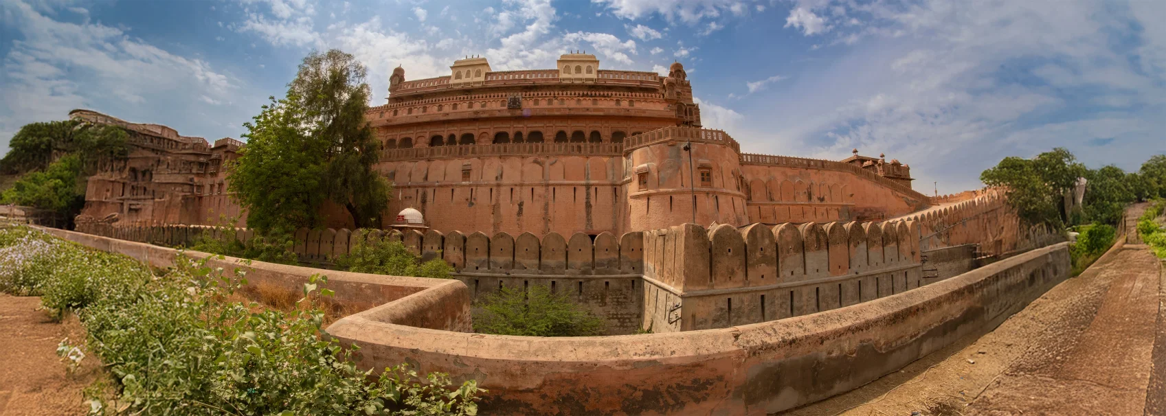 Bikaner - Jaisalmer (320 KMS/05 HRS DRIVE)