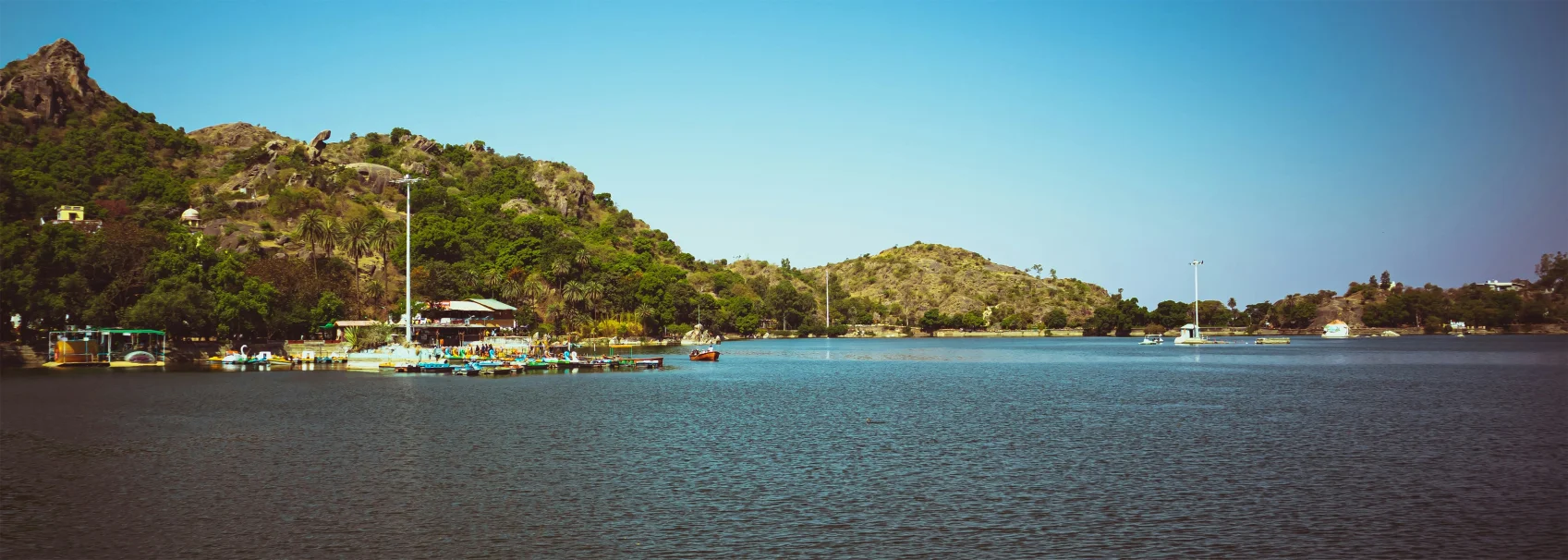 Udiapur - Mount Abu (165 Kms/3-4 Hrs Drive)