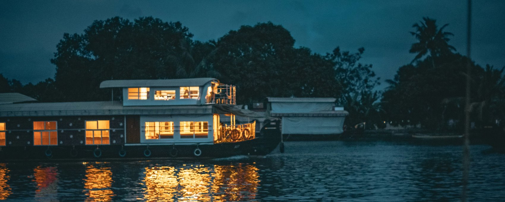 Thekkady - Alleppey (04 Hrs drive)