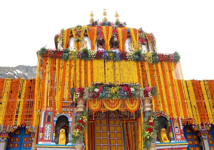 Badrinath Temple, adorned with colorful garlands for the Char Dham Yatra, a sacred Hindu pilgrimage.